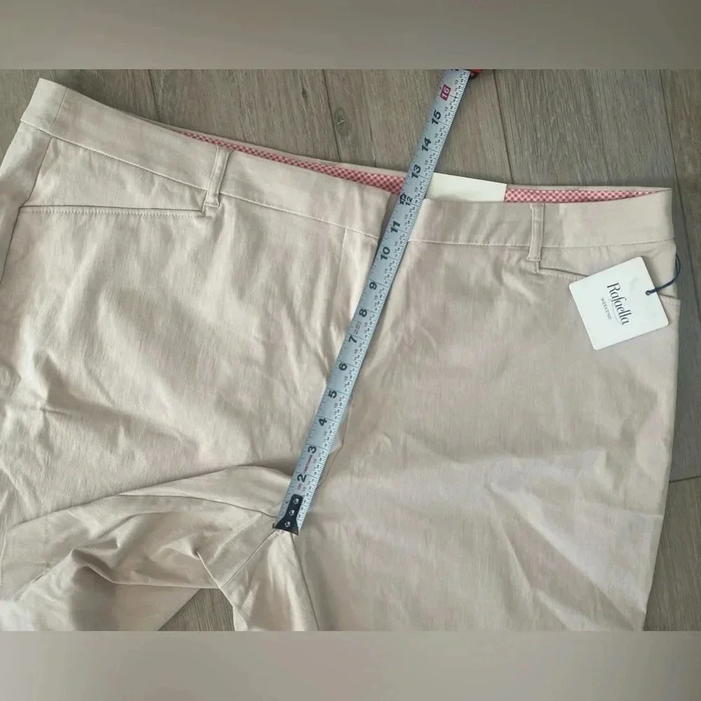 Rafaella Women's Low Rise Straight‎ Hip Modern Weekend Tan Stretch Shorts 22W